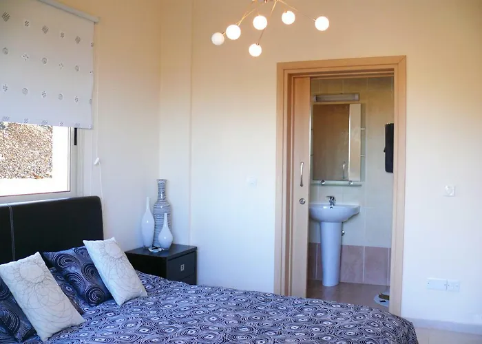 Happy Trails Panoramic * Pomos