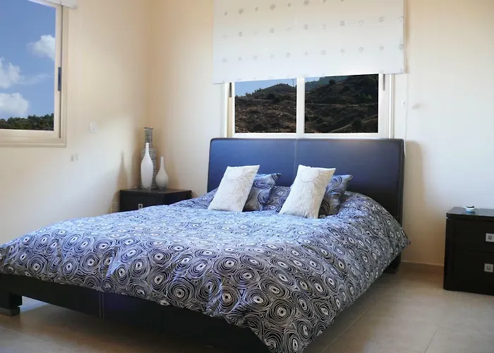 Happy Trails Panoramic * Pomos