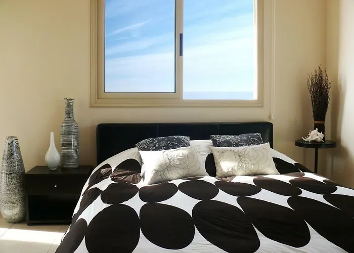 Happy Trails Panoramic Villa Pomos