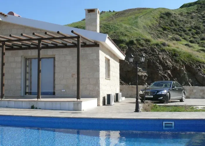 Happy Trails Panoramic * Pomos