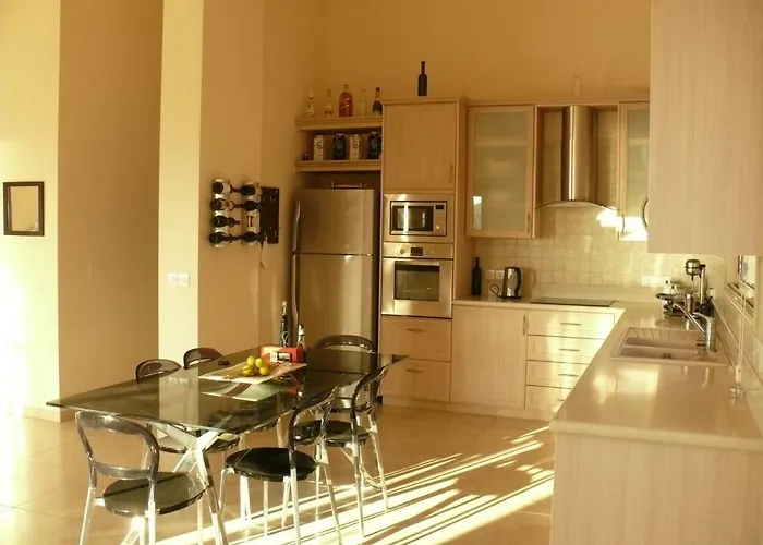 Happy Trails Panoramic Villa