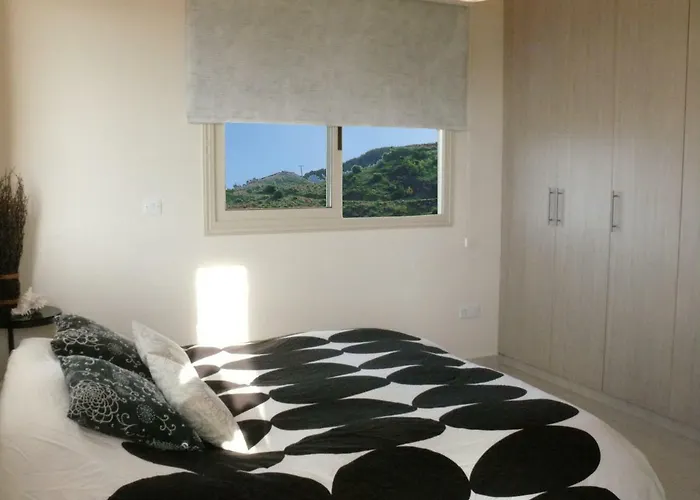 Happy Trails Panoramic Villa