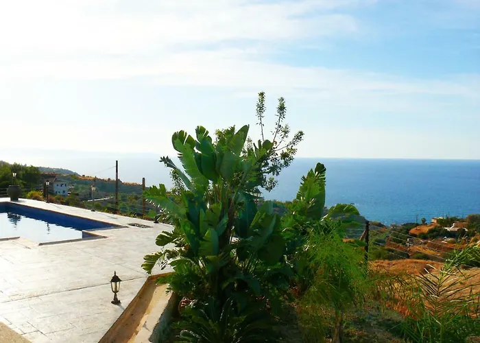 Happy Trails Panoramic * Pomos